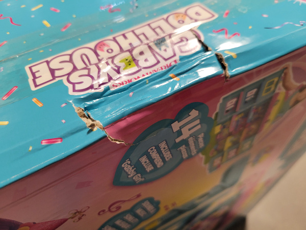 OUTLET Koci Domek Gabi Wielki tęczowy dom z windą i laleczką Gabby's Celebration Dollhouse USZKODZONE OPAKOWANIE