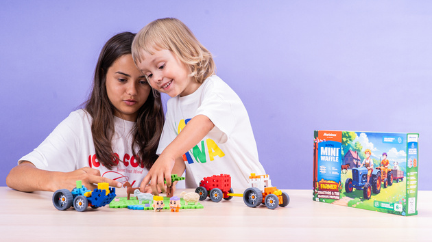 Klocki konstrukcyjne Mini Waffle Farmer Traktory i Wypasiona Łąka 110 elementów Marioinex