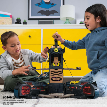 DC Comics Batman Zestaw Batmobile Ultimate Transforming + figurka 10 cm Światło Dźwięk