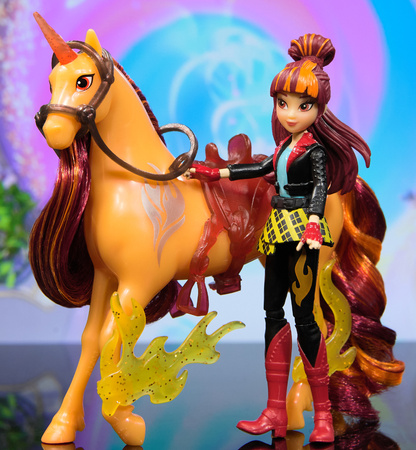 Unicorn Academy Akademia Jednorożców Zestaw Figurki Valentina & Cinder dziewczyna i jednorożec + akcesoria