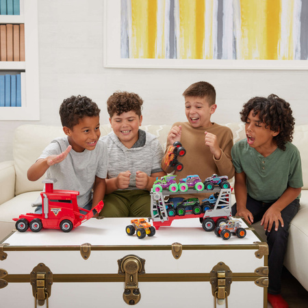 Monster Jam zestaw z transporterem i pojazdem 1:64 Launch n' Go Hauler Max-D