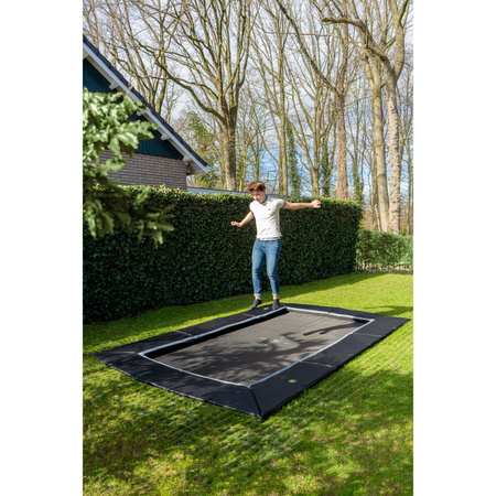 Trampolina ogrodowa naziemna Dynamic EXIT z płytkami zabezpieczającymi Freezone 275 x 458 cm czarna