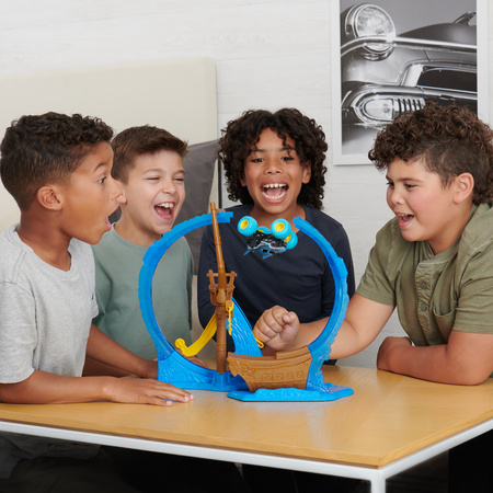 Monster Jam zestaw kaskaderski tor z wyrzutnią Loop of Doom + pojazd 1:64