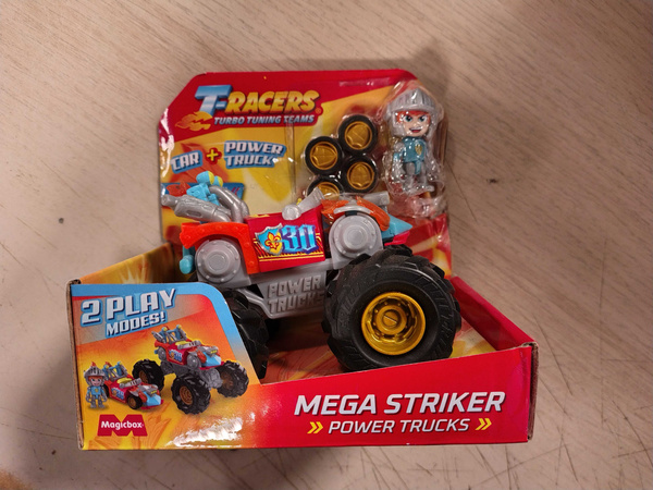 OUTLET Zestaw T-Racers Power Trucks Mega Striker Pojazd 2w1 USZKODZONE OPAKOWANIE