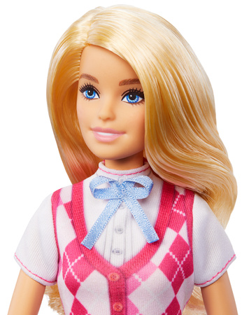 Zestaw Barbie w stroju jeździeckim z hełmem dżokejka + interaktywny koń Tornado Wielki Pościg Konny