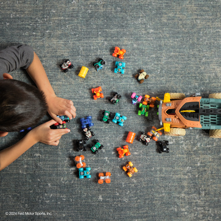 Monster Jam Mini Jams Megalodon Mad Hog Chomper zestaw z dużym i małym autkiem 1:87