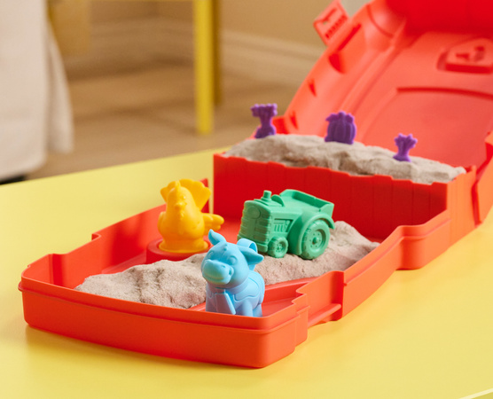 Piasek Kinetyczny plastyczny Kinetic Sand zestaw Walizka Sandy Farm + akcesoria