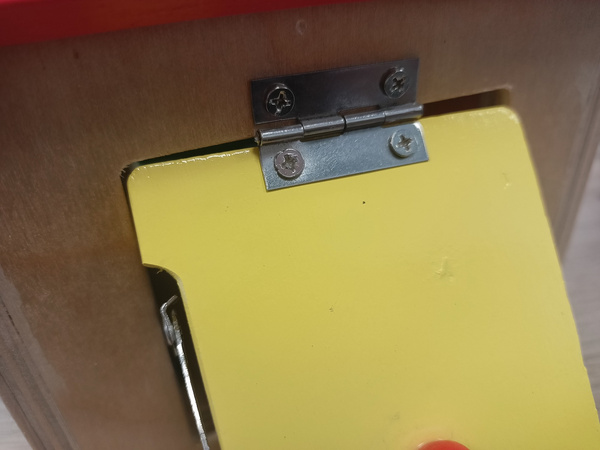 Small Foot drewniany domek edukacyjny z zamkami Compact Lock House WADLIWY