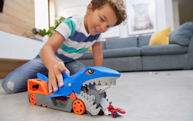 Hot Wheels City zestaw Rekin Transporter + pojazd