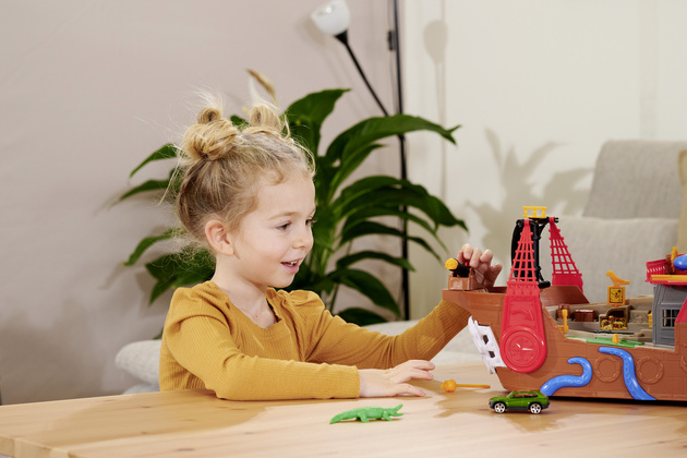 Dickie Statek piracki łódź zabawkowa z torem wyścigowym i efektami świetlnymi /dźwiękowymi