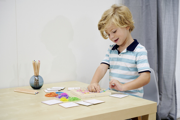 Montessori Zestaw Drewniana Plansza Gumki + Wzory Tablica Geometryczna 85 Elementów