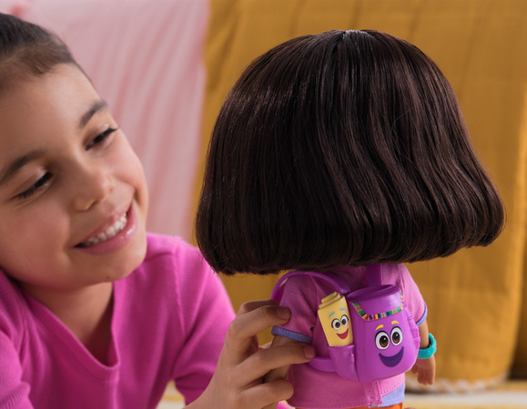 Dora Poznaje Świat Zestaw Lalka Interaktywna Dora 30 cm 10+ dźwięków