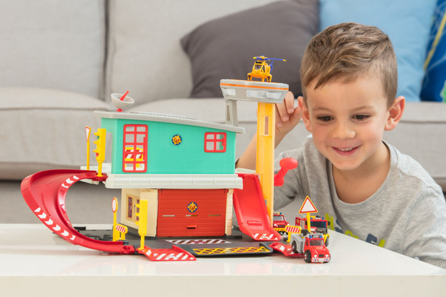 OUTLET Strażak Sam Remiza strażacka z torem + wóz strażacki Jupiter PRODUKT NIEKOMPLETNY USZKODZONE OPAKOWANIE