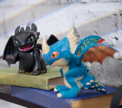 Jak wytresować smoka Szczerbatek figurka Interaktywna Roaring Minis Toothless 25+ dźwięków
