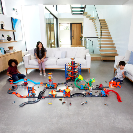 Hot Wheels zestaw Kanister Kaskaderskie Pudełko + samochodzik