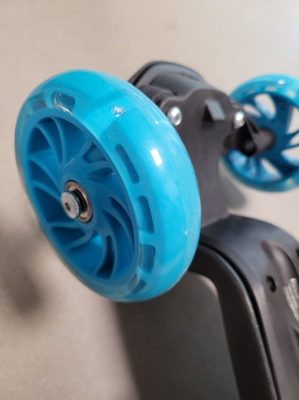 OUTLET EVO Regulowana Trójkołowa Hulajnoga dla Dzieci Eclipse Niebieski Świecące kółka i Podest PO ZWROCIE