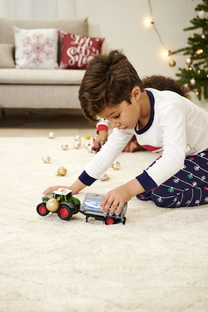 Zielony traktor z przyczepą Fendt Farm Trailer ze światłem i dźwiękiem