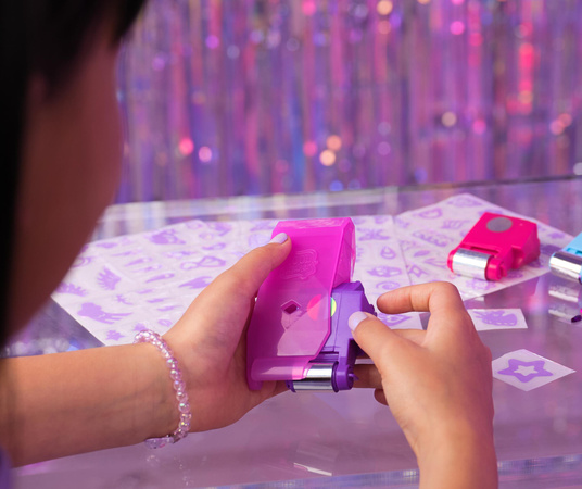 Zestaw tatuaże dla dzieci Cool Maker Shimmer Me Tattoos 135 wzorów