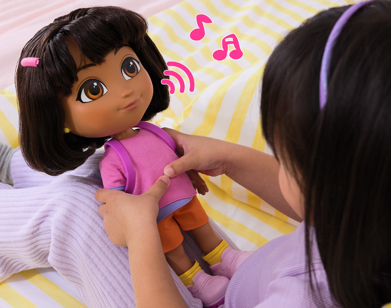 Dora Poznaje Świat Zestaw Lalka Interaktywna Dora 30 cm 10+ dźwięków