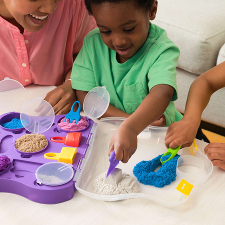 Piasek Kinetyczny Zestaw Foremki 5 Kolorów W Walizce Kinetic Sand 907g