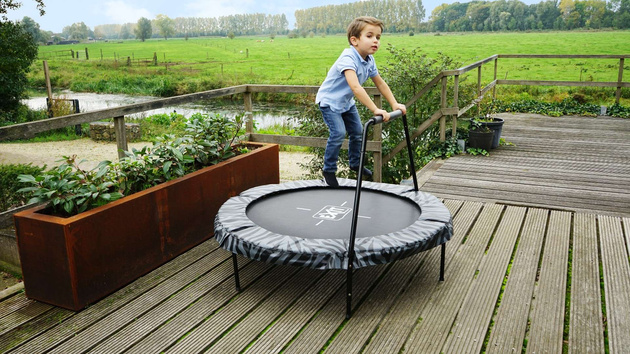 Trampolina dla dzieci Tiggy Junior z poręczą 140 cm czarna/zielona