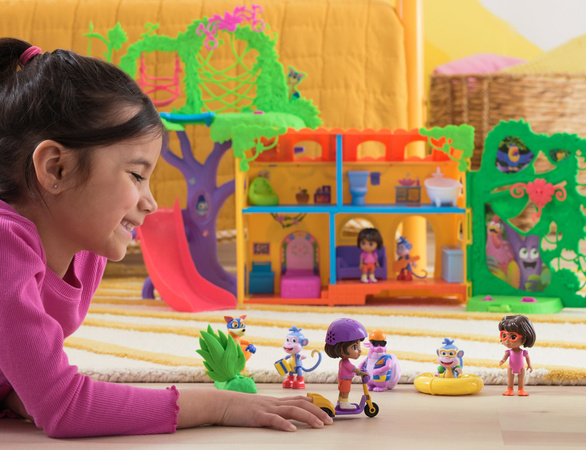 Dora Poznaje Świat Zestaw Swipe & Surprise 2 Figurki Rabuś i Butek + Akcesoria