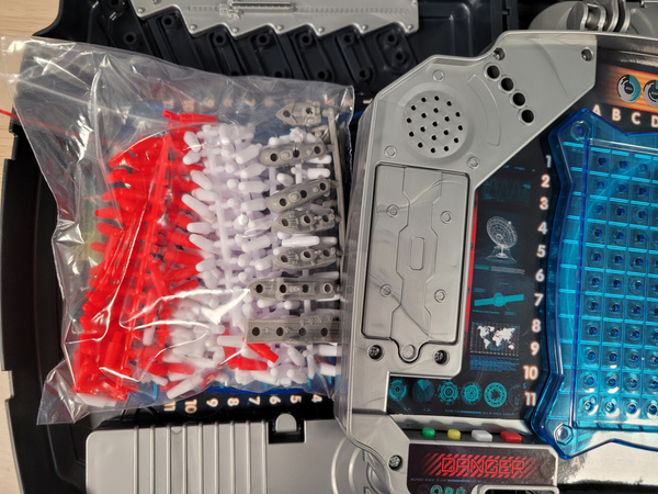 OUTLET Elektroniczna Gra planszowa w statki okręty w walizce światło i dźwięki 5+ PO ZWROCIE