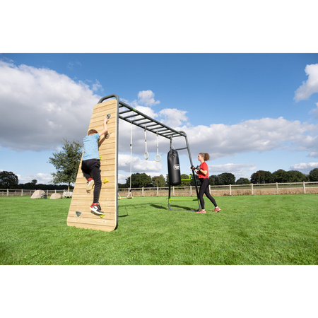 Plac zabaw ogrodowy Siłownia Stanowisko gimnastyczne GetSet MB320: poręcze, pozioma drabinka, drążek, stacja, ścianka wspinaczkowa, kółka, worek treningowy, huśtawka