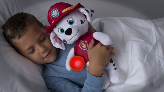 OUTLET Psi Patrol Marshall maskotka mówiąca z latarką lampka nocna 29cm WADLIWA