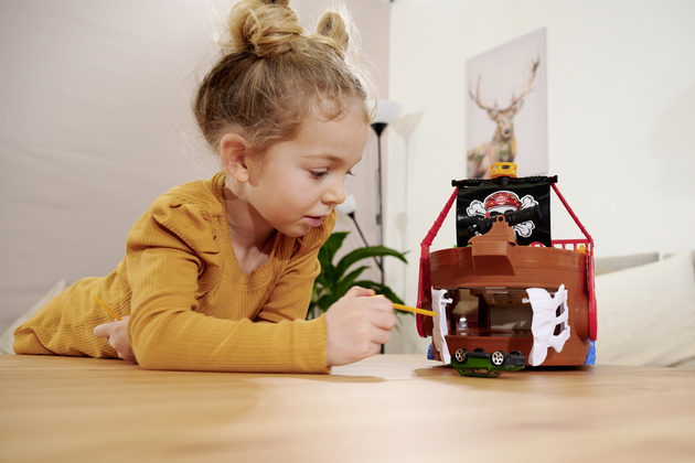 Dickie Statek piracki łódź zabawkowa z torem wyścigowym i efektami świetlnymi /dźwiękowymi