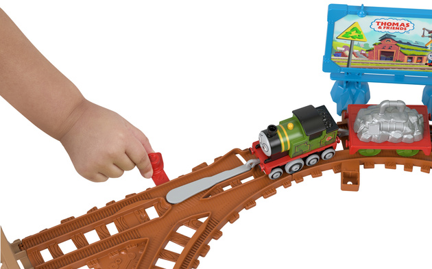 Tomek i Przyjaciele Zestaw Torów Recyklingowy Bieg + lokomotywa Węchu 17 elementów