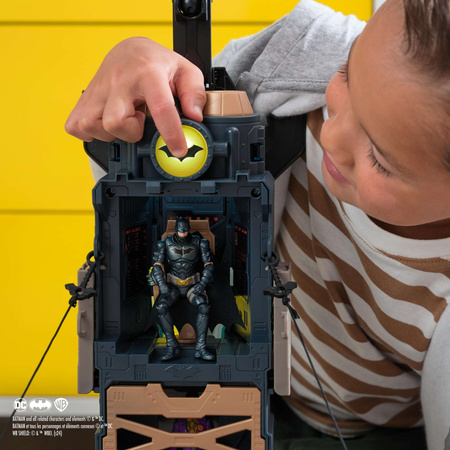 DC Comics Batman Zestaw Batmobile Ultimate Transforming + figurka 10 cm Światło Dźwięk