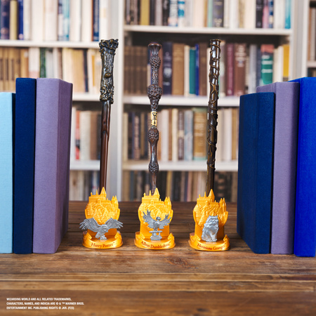 Harry Potter Magiczna różdżka niespodzianka z podstawką i figurką