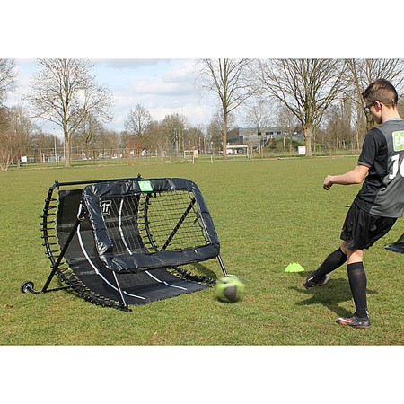 Innowacyjny rebounder Kickback do gry w piłkę nożną 124x90 cm
