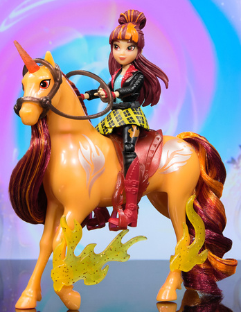 Unicorn Academy Akademia Jednorożców Zestaw Figurki Valentina & Cinder dziewczyna i jednorożec + akcesoria