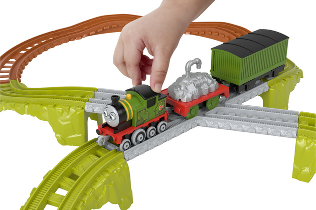 OUTLET Tomek i Przyjaciele Zestaw Torów Recyklingowy Bieg + lokomotywa Węchu 17 elementów USZKODZONE OPAKOWANIE