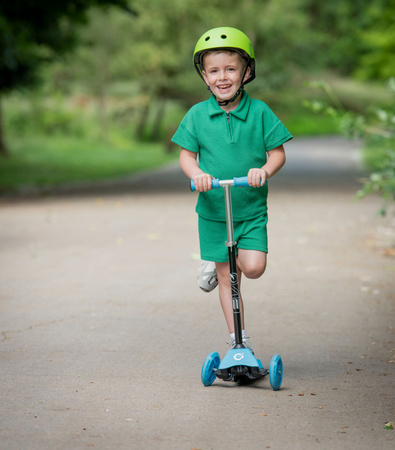 EVO Regulowana Trójkołowa Hulajnoga dla Dzieci Light Up Mini Cruiser Błękitny Świecące kółka