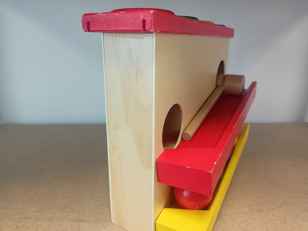 Small Foot 6433 Przebijanka z torem dla kulek WADLIWY