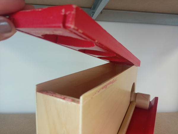 Small Foot 6433 Przebijanka z torem dla kulek WADLIWY