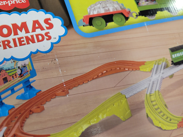 OUTLET Tomek i Przyjaciele Zestaw Torów Recyklingowy Bieg + lokomotywa Węchu 17 elementów USZKODZONE OPAKOWANIE