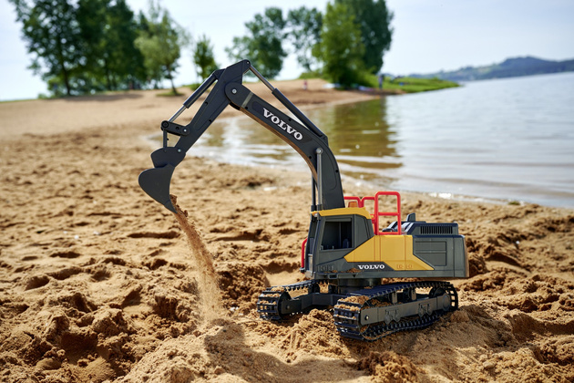 OUTLET Zdalnie sterowana koparka Volvo Construction światło i dźwięk PO ZWROCIE