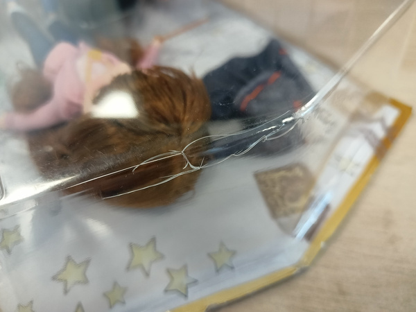 OUTLET Harry Potter Lalka figurka Hermiona z kociołkiem i Krzywołap USZKODZONE OPAKOWANIE
