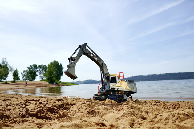 OUTLET Zdalnie sterowana koparka Volvo Construction światło i dźwięk PO ZWROCIE