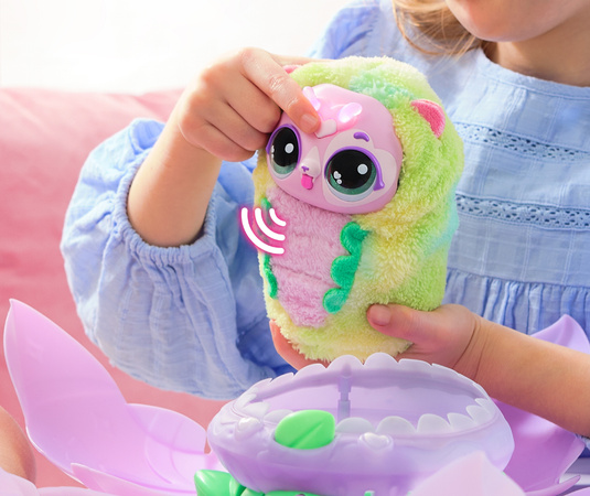 Bloomables Hatchimals Zestaw Kwiatek Puppyfly Przemiana w Motyla + Akcesoria