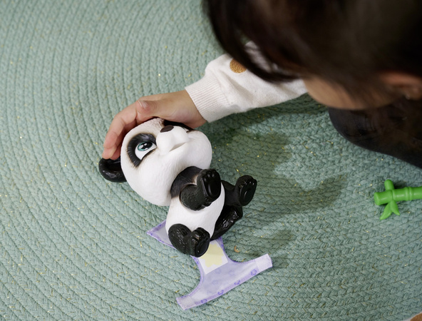 Pamper Petz Panda Interaktywna figurka pije sika + akcesoria Pieluszkowy Gang