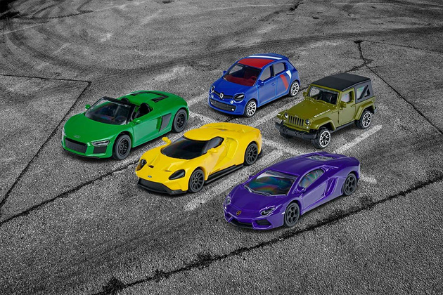 Duży Zestaw Wielki Garaż Tor zjazdowy z windą centrum samochodowe + 5 autek + GRATIS Majorette Samochodzik FC Bayern Munchen