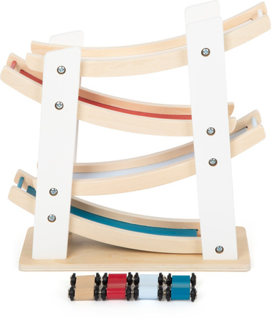 Drewniany tor wyścigowy z samochodzikami