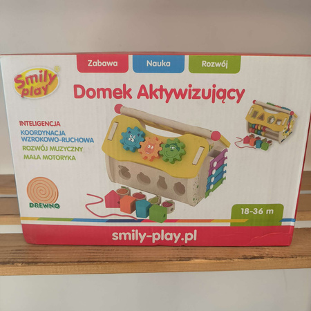 OUTLET Drewniany Domek aktywizujący z liczydłem i cymbałkami WADLIWY