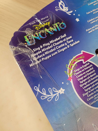 OUTLET Disney Śpiewająca lalka Mirabel z akordeonem Nasze magiczne Encanto USZKODZONE OPAKOWANIE