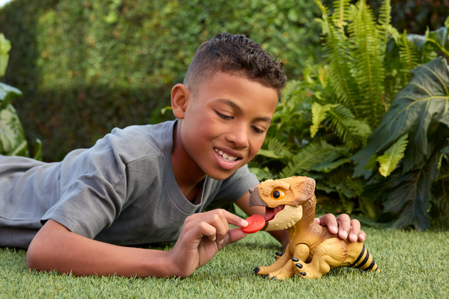 Figurka Dinozaur Jurassic World Rebirth Aquilops Dolores z dźwiękiem 19 cm